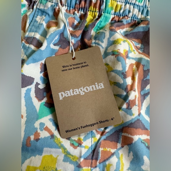 Patagonia Funhoggers Printed 4” Shorts New - Picture 5 of 8